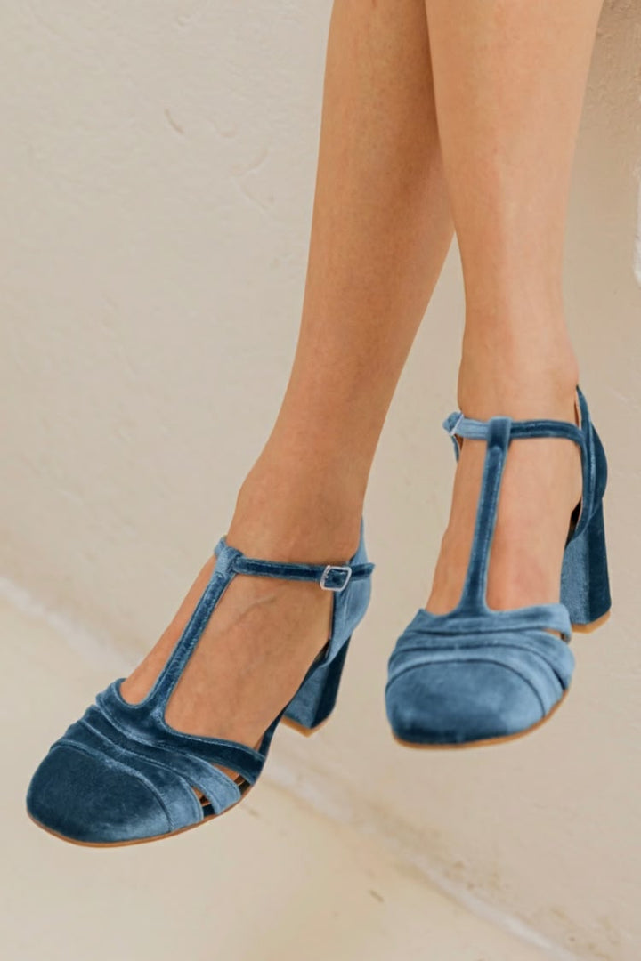 Quirina | Scarpa con cinturino a T e tacco stabile