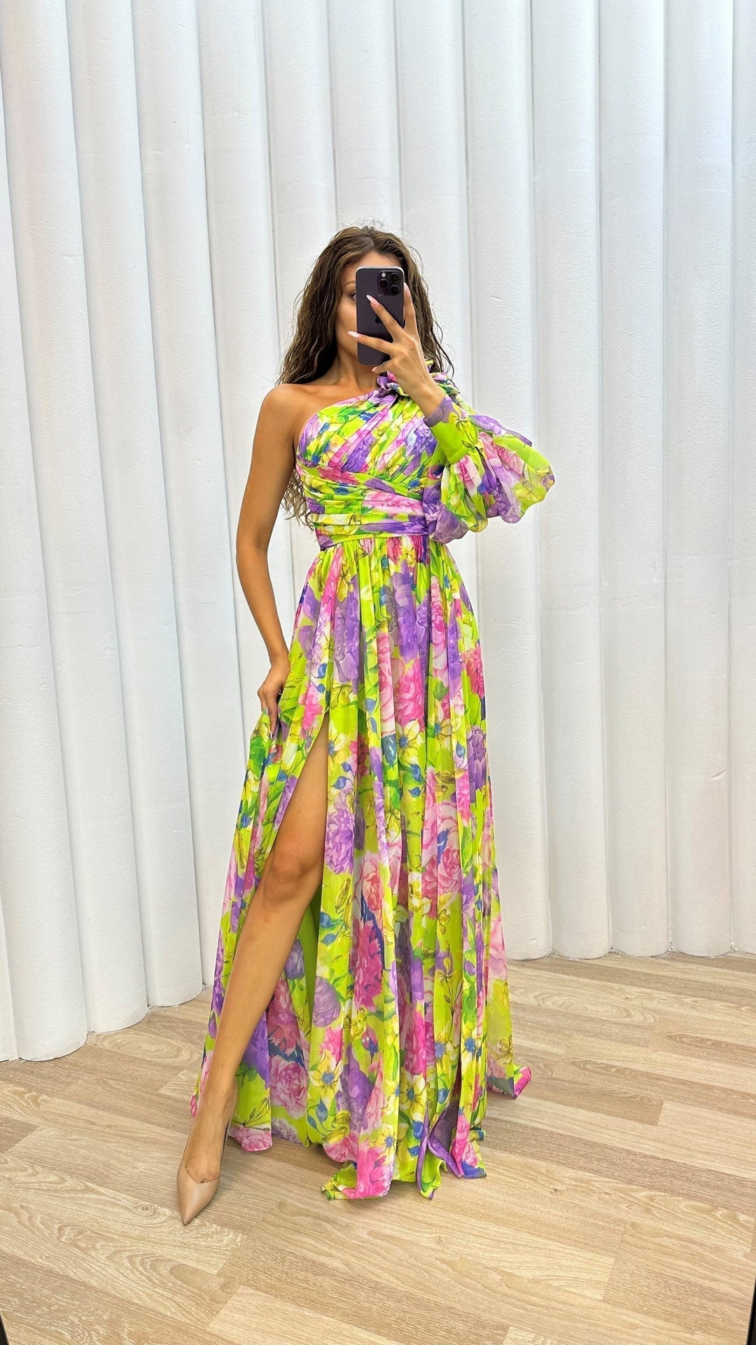 Evelyn | Vestito a fiori drammatico