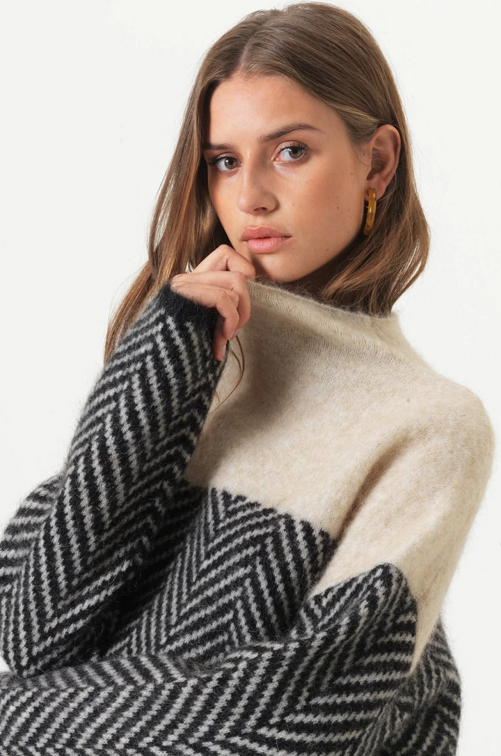 Il Maglione a Collo Alto Eireann Chevron