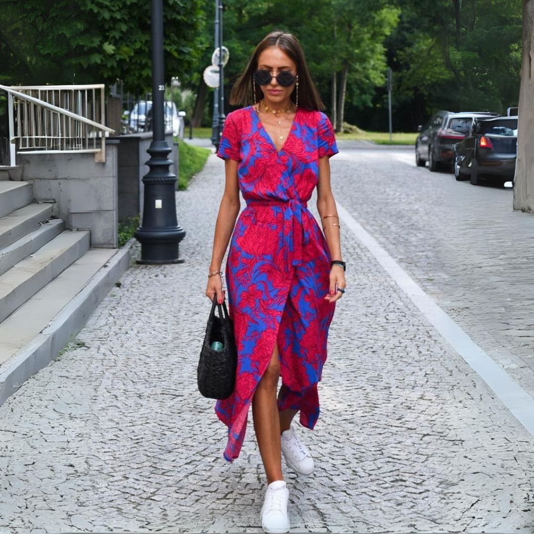 Tzahalit | Abito floreale elegante con scollo a V