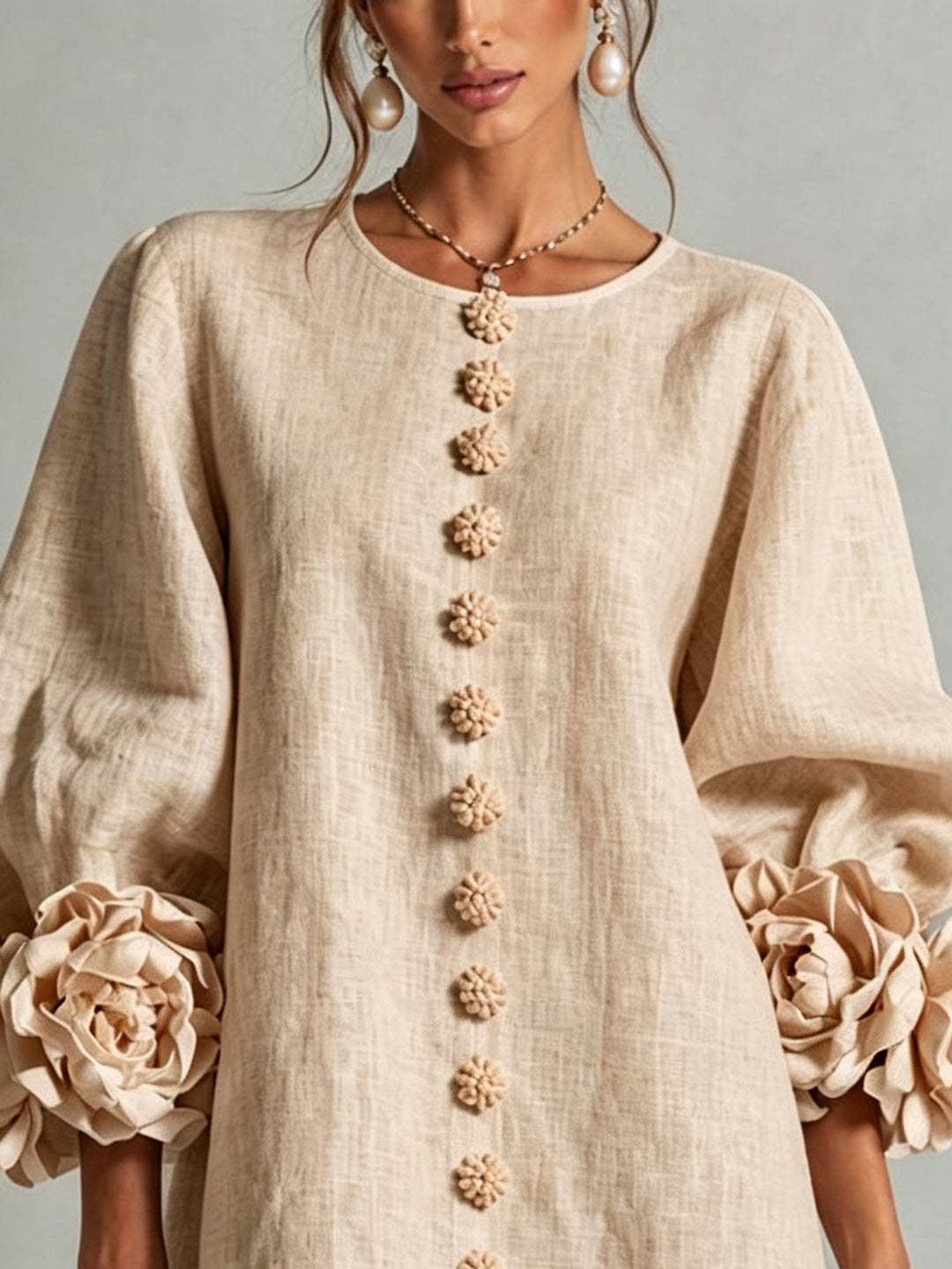 Lily | Mini Abito Beige con Maniche a Fiori Stravaganti
