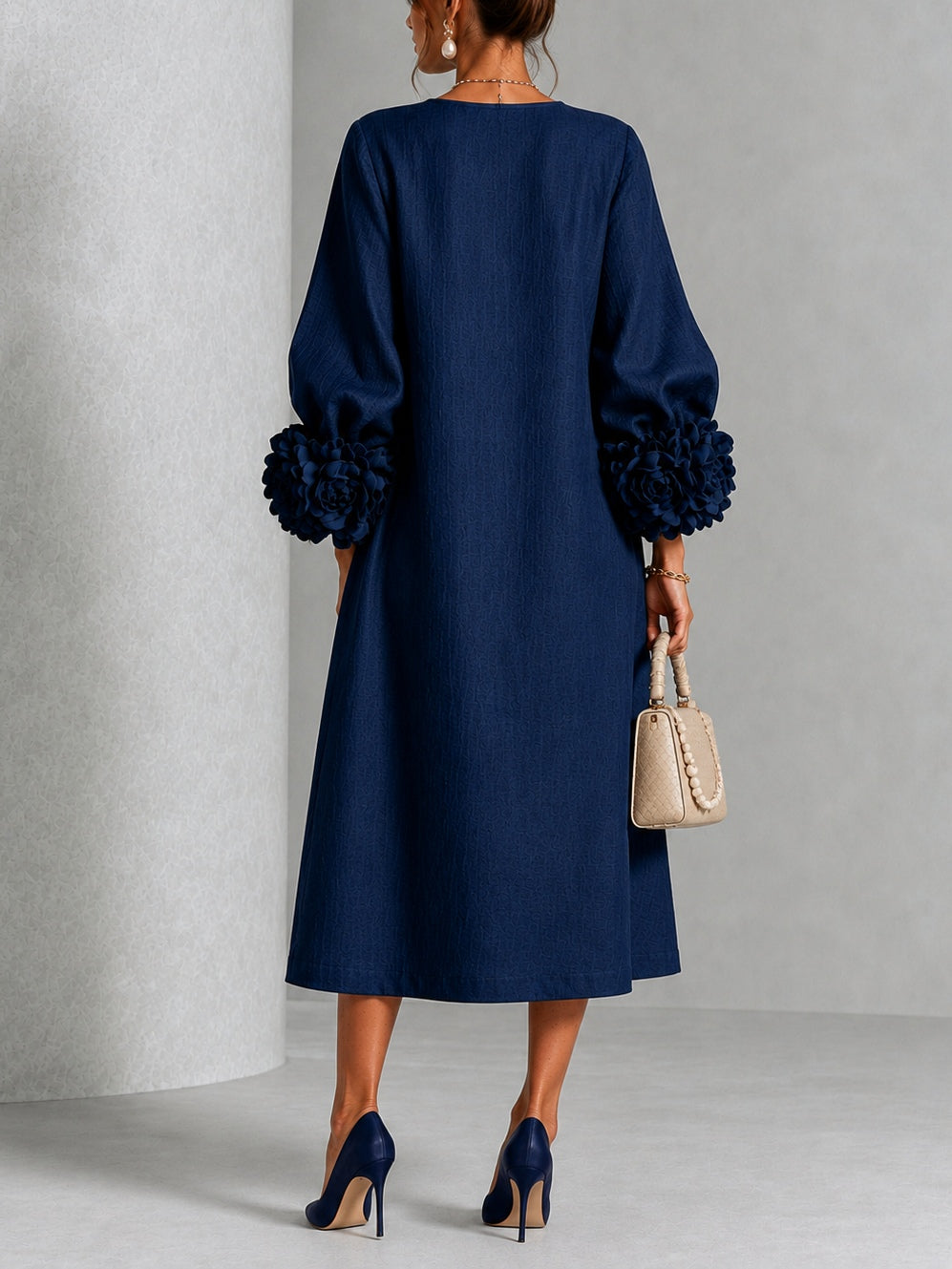 Lily | Mini Abito Blu Navy con Maniche a Fiori Stravaganti