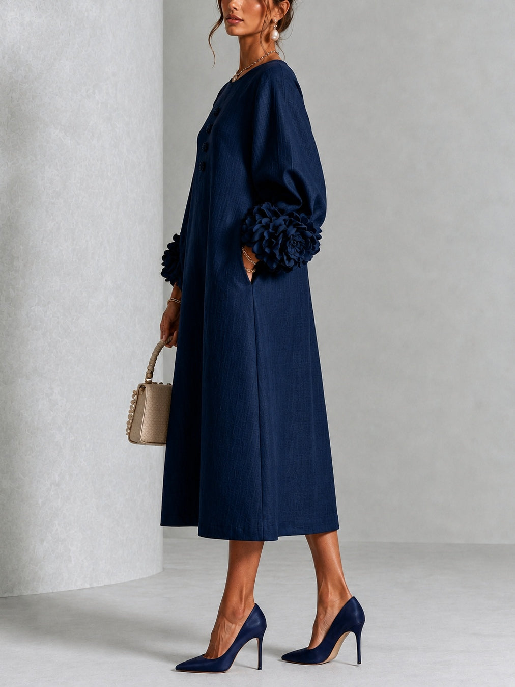 Lily | Mini Abito Blu Navy con Maniche a Fiori Stravaganti