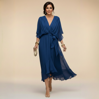 Donna con abito lungo in chiffon con maniche a kimono, moda donna di lusso
