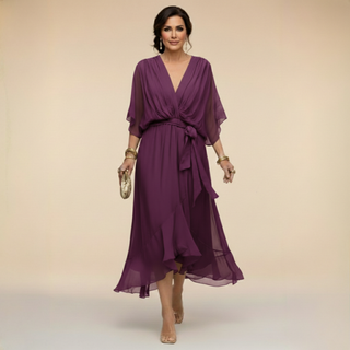 Donna con abito lungo in chiffon con maniche a kimono, moda donna di lusso