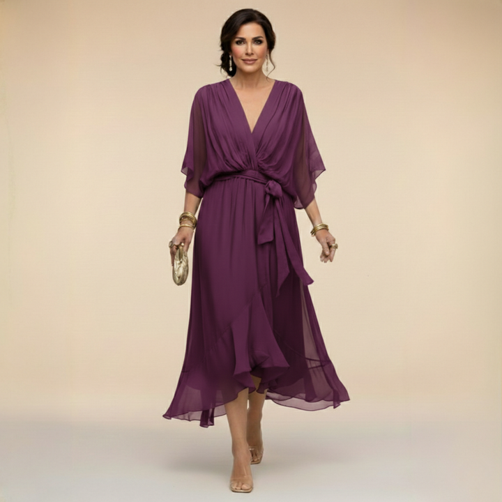 Donna con abito lungo in chiffon con maniche a kimono, moda donna di lusso