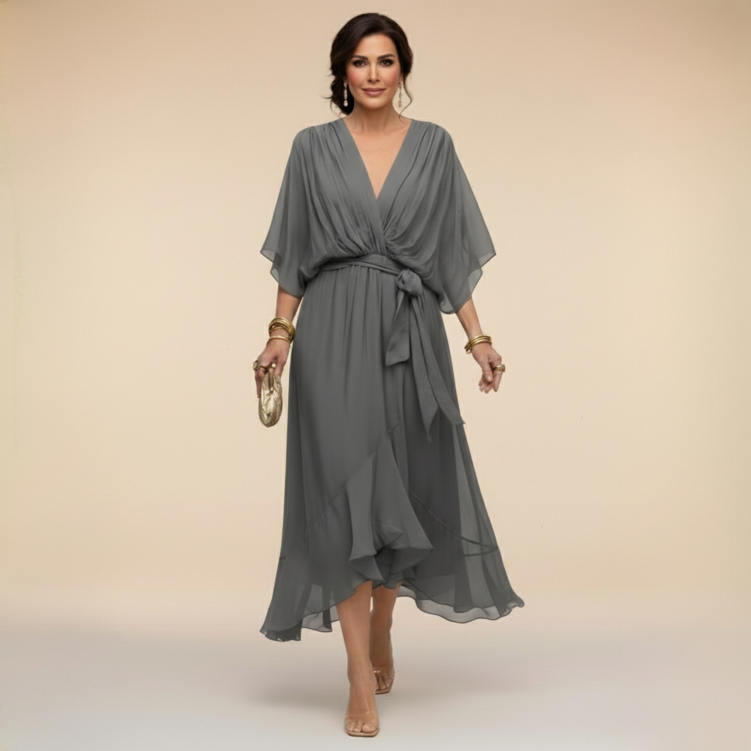Donna con abito lungo in chiffon con maniche a kimono, moda donna di lusso