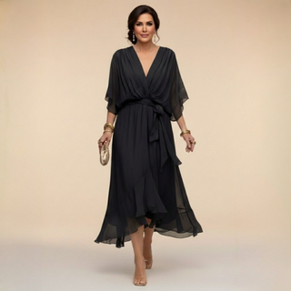 Donna con abito lungo in chiffon con maniche a kimono, moda donna di lusso